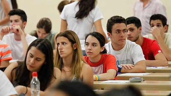 Medicina, Enfermería y Educación Primaria son los tres grados más demandados en Andalucía