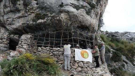 Voluntarios de Sierra Mágina durante los trabajos. 