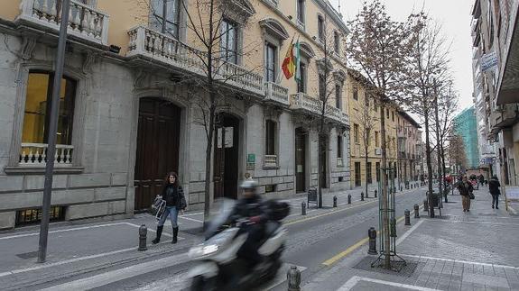 Fachada de la Agencia Tributaria de la Junta de Andalucía en la calle Tablas 