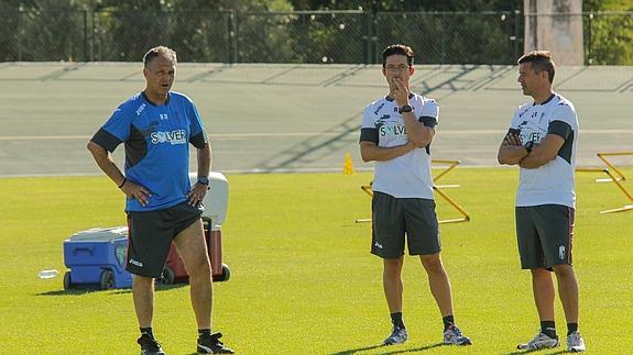 Caparrós espera que Márquez y Rochina se recuperen para el entreno de hoy