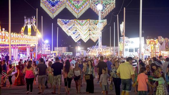 Ambiente en el recinto ferial del Cortijo del Conde durante las fiestas patronales de Motril. 