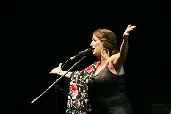 La cantante onubense, fue la primera que inició el segundo día de flamenco de Almería, tras la actuación el lunes del gran José Mercé.