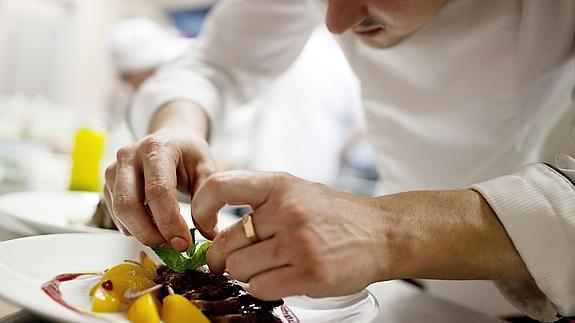 Unir tradición y vanguardia, un reto diario para los chef presentes en Granada Gourmet 2014.