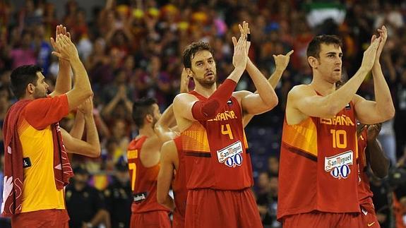 Los jugadores de España, tras el partido ante Brasil 