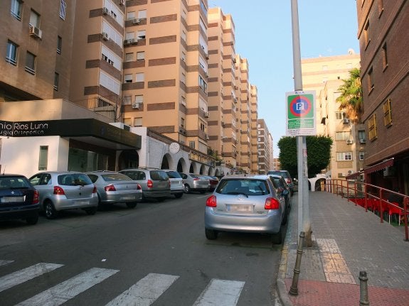 Aparcamientos en la capital con zona limitada de color verde. 