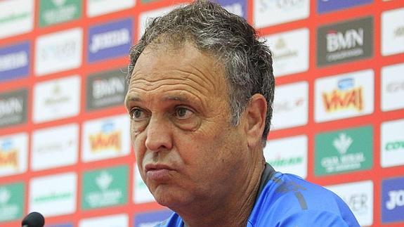 Joaquín Caparrós en rueda de prensa. 