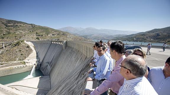 El PP buscará financiación en Europa para acometer las obras de las conducciones de la presa.