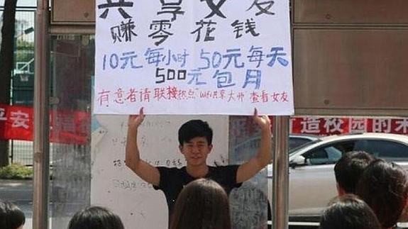 Un estudiante chino alquila a su novia para comprar un iPhone 6