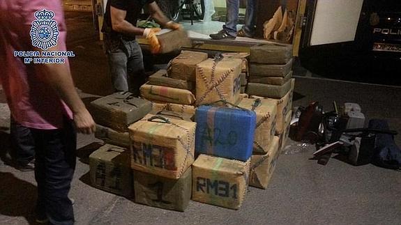 Interceptan en Almería un convoy de vehículos con 1.245 kilos de hachís