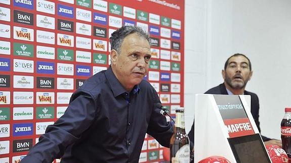 Caparrós: "Creí oportuno salir en defensa de mis jugadores, club y afición, pero no son las formas"