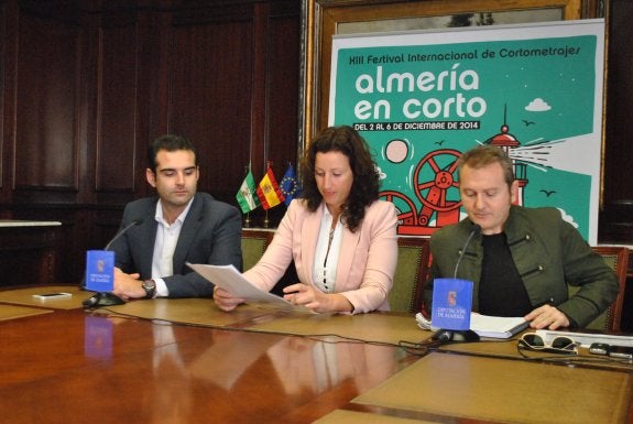 El concejal municipal, Ramón Fernández-Pacheco, la diputada de Cultura, María Vázquez y el director del certamen, Luis Serrano.