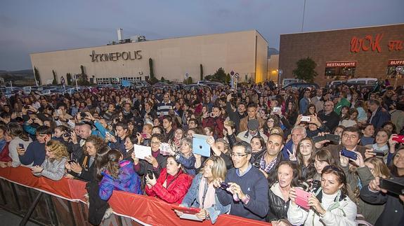 Cientos de seguidores mostraron su cariño hacia los componentes del grupo Auryn.