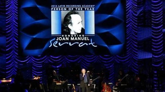 Serrat recibe su Grammy y el homenaje de las estrellas de la música