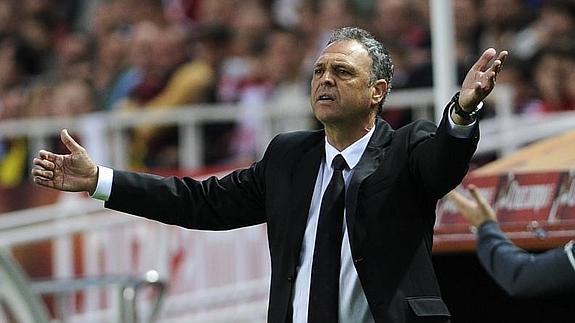 El entrenador del Granada, Joaquín Caparrós
