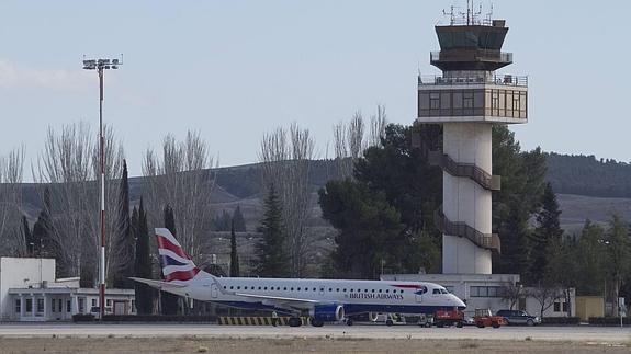 La mesa del aeropuerto quiere que vuelen nuevos destinos a Granada para mitad del año próximo