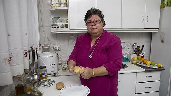 Matilde se apaña para cualquier tarea y acude todas las tardes a un taller de manualidades. 