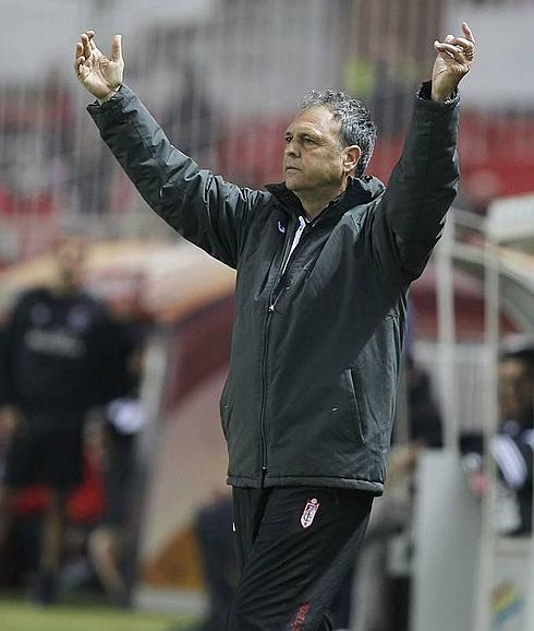 El entrenador del Granada, Joaquín Caparrós