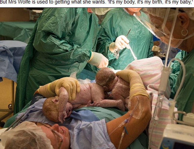 Gerri Wolfe nada más dar a luz.