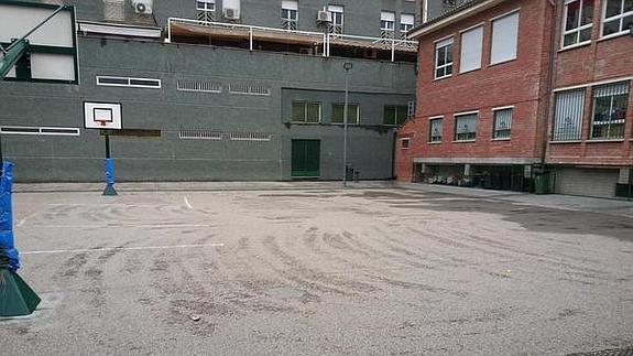 IU pedirá en el pleno "un compromiso para arreglar el pavimento del patio del Colegio Genil"