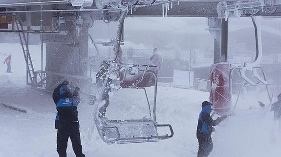 Sierra Nevada reabre el fin de semana todas las zonas con 40 centímetros de nieve nueva