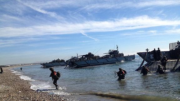 Desembarco de la Infantería de Marina española en la playa almeriense de El Perdigal.