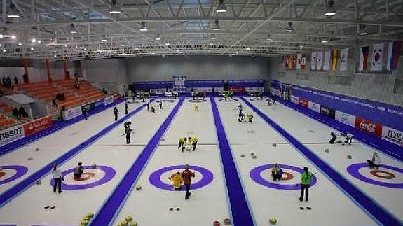 Partido de curling en la Universiada de Granada 2015 ::: Ramón L. Pérez