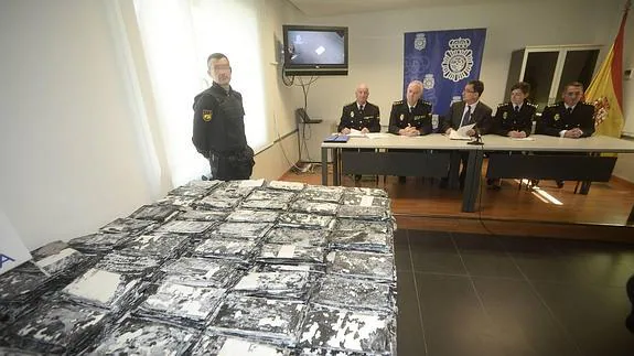 Los responsables de Interior presentan la operación policial