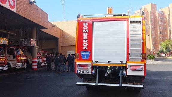 Diputación entrega un camión de bomberos a Almería