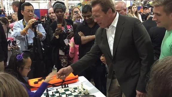 Schwarzenegger se lleva una brutal paliza de una niña de 8 años