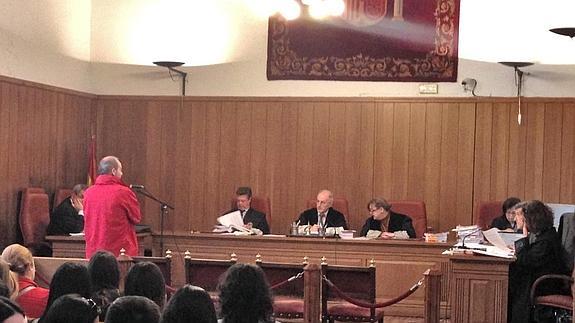 El acusado, al comenzar su declaración ante el tribunal.