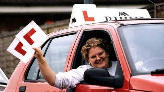 Louise Brown, la primera 'niña probeta' en aprobar el carnet de conducir ::: AP