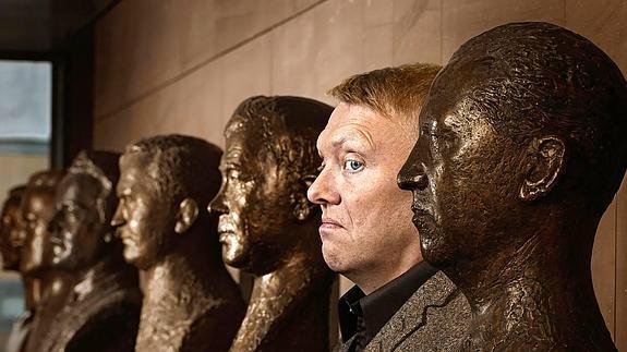 Gnarr fue alcalde de Reikiavik desde junio de 2010 hasta junio de 2014. Ahora, promociona su libro y piensa sobre su futuro.  