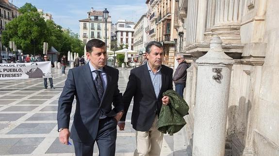 Pérez recuerda que los exalcaldes de Otura que han aceptado condena por prevaricar ya fueron apartados del PP