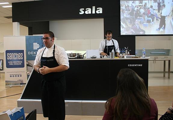 Centro Hogar Sánchez acogió ayer un showcooking de Dani García