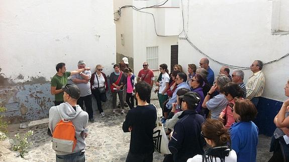 Cultura muestra el museo arqueológico 'Cueva Siete Palacios' en una visita guiada