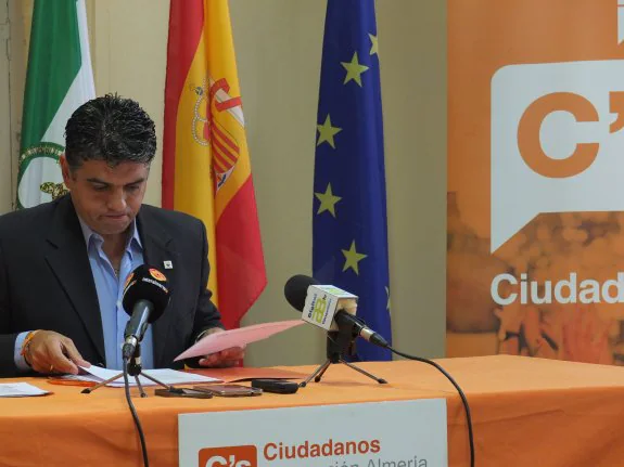 Miguel Cazorla, coordinador provincial de Ciudadanos, durante la presentación del programa marco.
