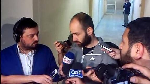 Vasilis Spanoulis, entrevistado tras la finalización del partido. 