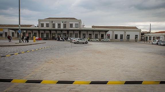 Imagen de la estación de tren de avenida de Andaluces, que está ya en obras para ser remodelada. 