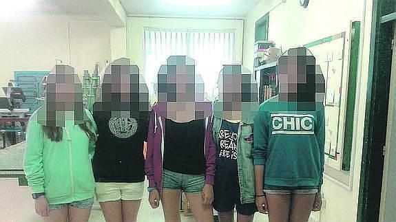 Indumentaria que llevaban las estudiantes que no pudieron ir a la excursión.