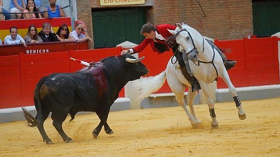 El rejoneador Pablo Hermoso de Mendoza durante la corrida de rejones.