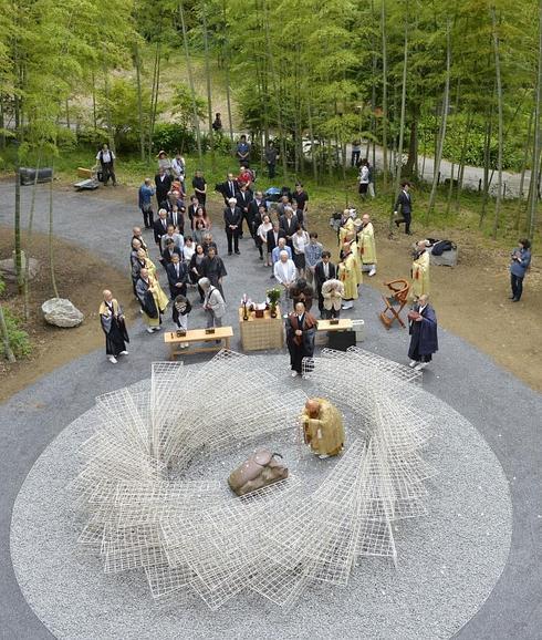 Ceremonia de homenaje a los insectos caídos, la pasada semana en Japón.