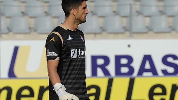 El Real Jaén da casi por perdido al meta Ángel de la Calzada