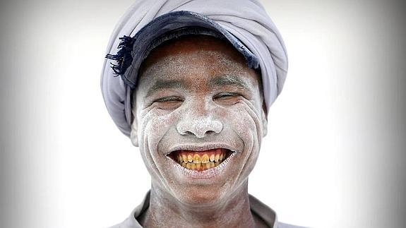 Minya. Las mascarillas se improvisan con pañuelos en las canteras blancas al sur de El Cairo. 