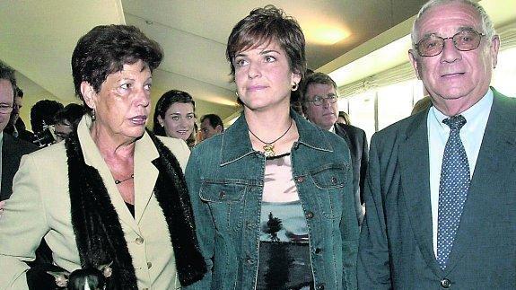 Arantxa con sus padres, en 2012. 