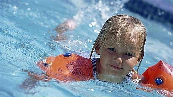¿Qué es mejor para los niños: manguitos, flotador, gusano o burbuja?