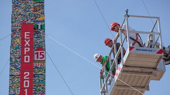 LEGO construye su torre más alta del mundo en Milán