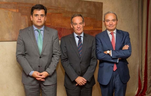 Alfonso Hernández, de BCC-Grupo Cooperativo Cajamar; Santiago Villa, de Generali España; y Luis Rodríguez González, de BCC.