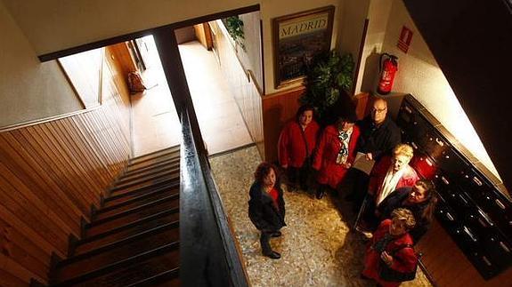 Facua anima a las comunidades de propietarios a denunciar a los bancos