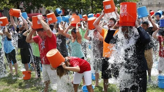 Vuelve el «Ice Bucket Challenge» para recaudar fondos para la investigación del ELA