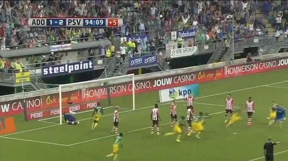 Impresionante: Golazo del portero del Den Haag de tacón y en el último minuto